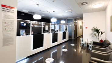 dom lekarski – ambulatorium piastów recepcja korytarz