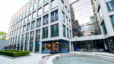 szpital piastów wejście do budynku